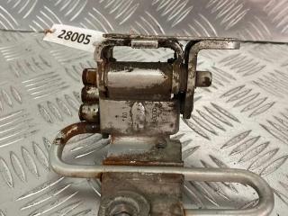 петля двери Volkswagen Passat B5 1997, седан, 4B0831412A