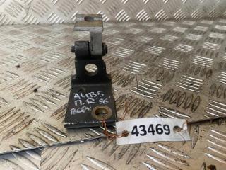 петля двери Audi A4 B5 1996