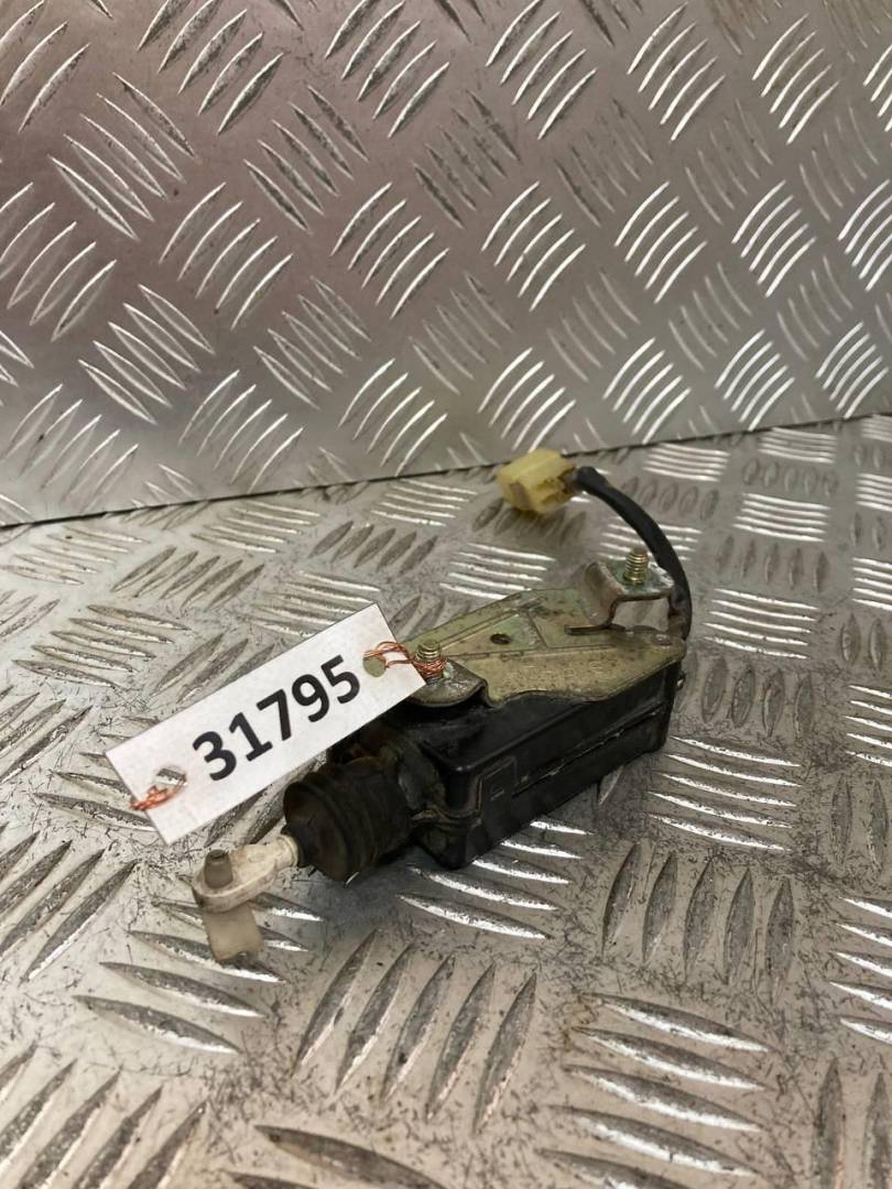 активатор (привод) замка двери Kia Clarus 1 поколение 1997 - фото №1