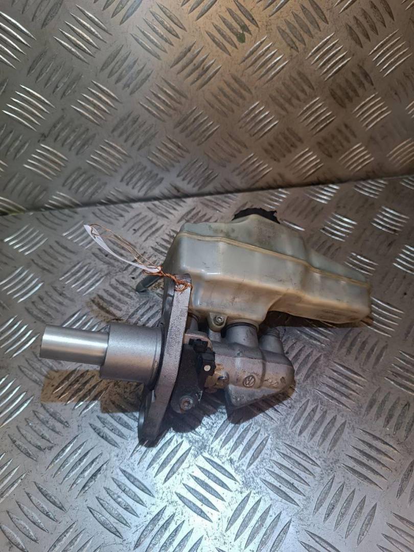 цилиндр тормозной главный Volkswagen Passat B6 2009, 3C2611301 - фото №1