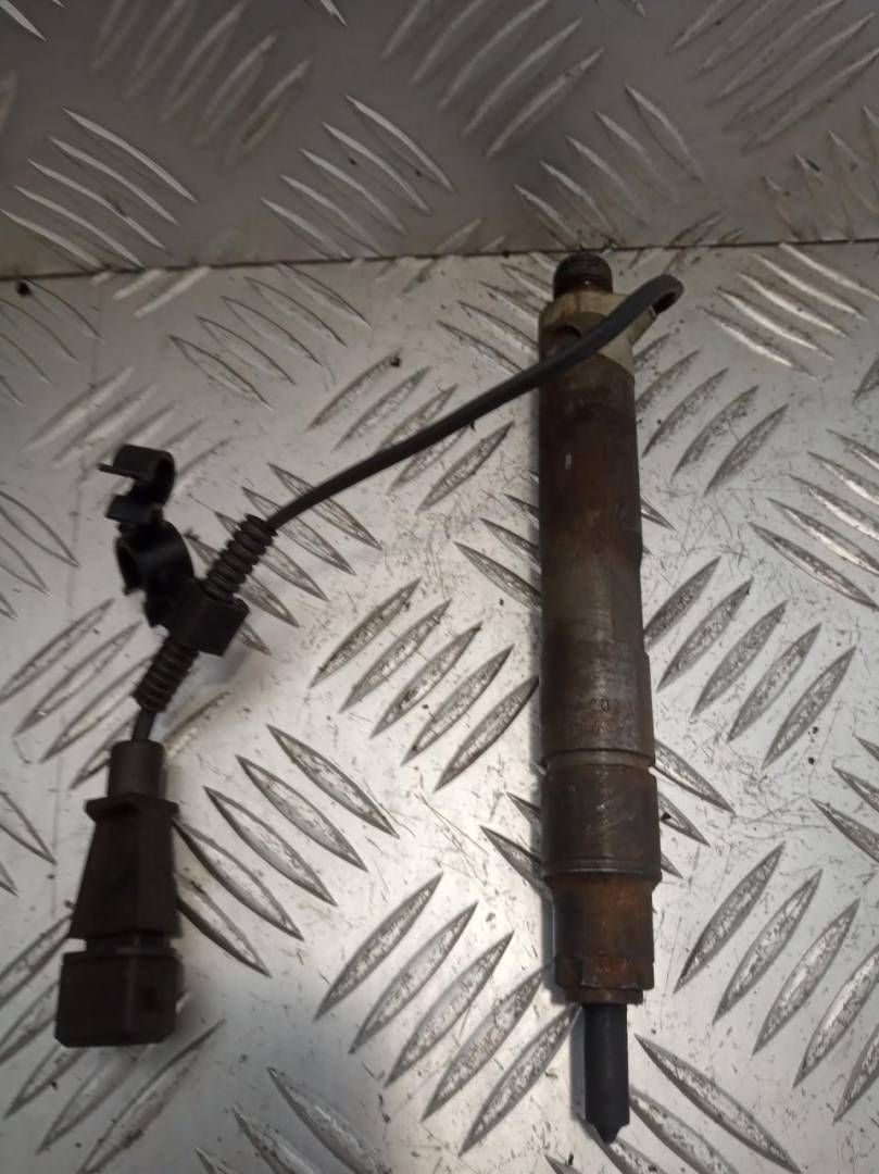 форсунка управляющая SEAT Toledo 2 поколение 2000, 1.9 л., TDi, дизель, 028130202Q - фото №1