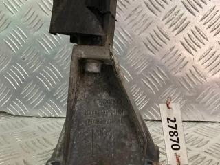кронштейн КПП Volkswagen Passat B5 1999, 1.8 л., i, бензин, МКПП, 8D0399113AB
