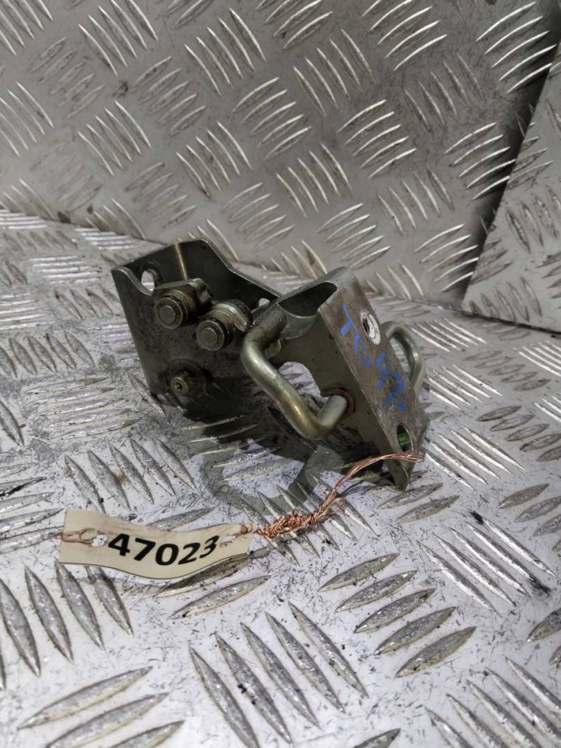 петля двери Audi Q7 4L 2006, 3.0 л., TDi, BUG, дизель, АКПП, бежево-серый, внедорожник 5 дв., полный привод, правый руль, 4L0833411 - фото №1