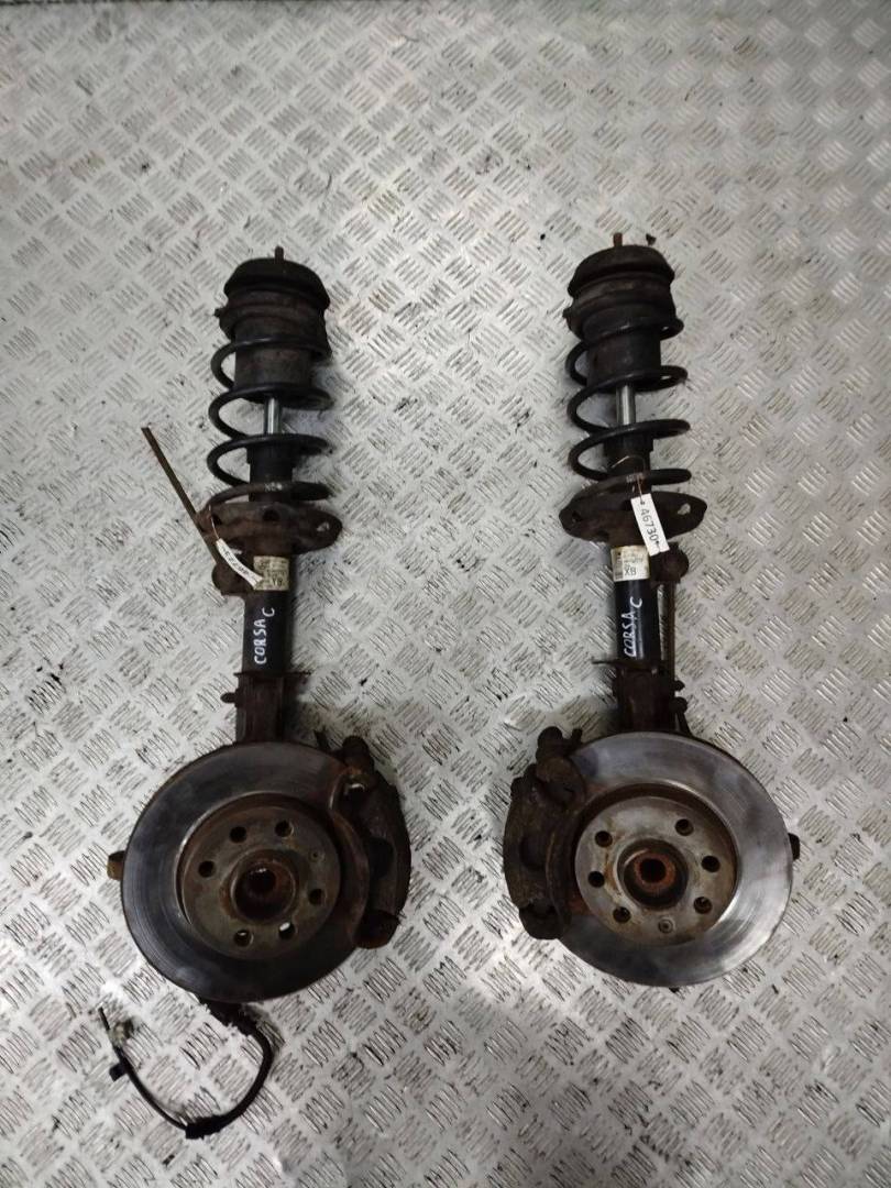 стойка передняя левая Opel Corsa C 2002, 1.2 л., i, бензин, МКПП, 22170843 - фото №1