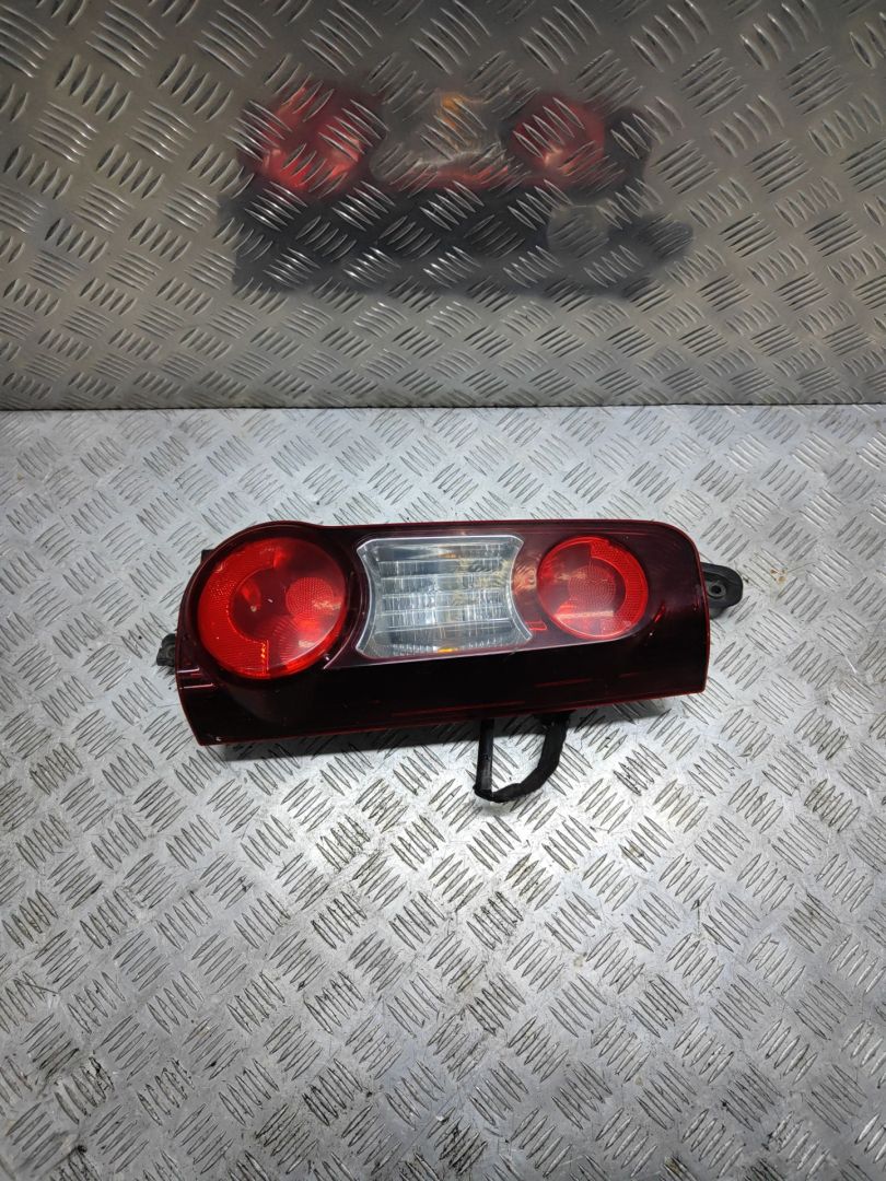 фонарь задний правый Citroen Berlingo 2 поколение (B9) 2012, 1.6 л., HDi, 9HN (DV6ETED), дизель, МКПП, белый, фургон, передний привод, правый руль, 9677205480 - фото №1