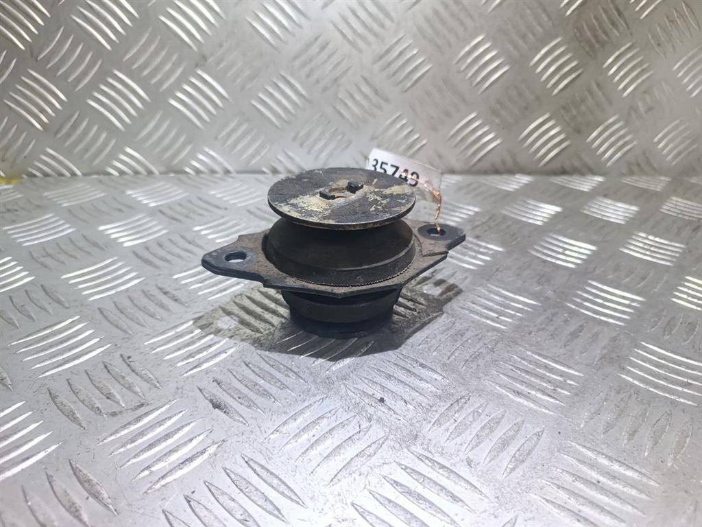 подушка крепления КПП Volkswagen Passat B3 1990, 1.8 л., mono, бензин, МКПП, 357199383A - фото №1