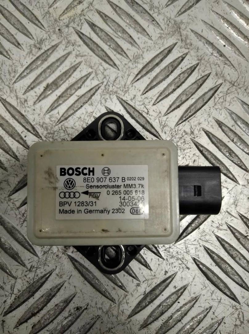 датчик ускорения Audi A6 4F/C6 2006, 3.2 л., FSI, бензин, 8E0907637B - фото №1