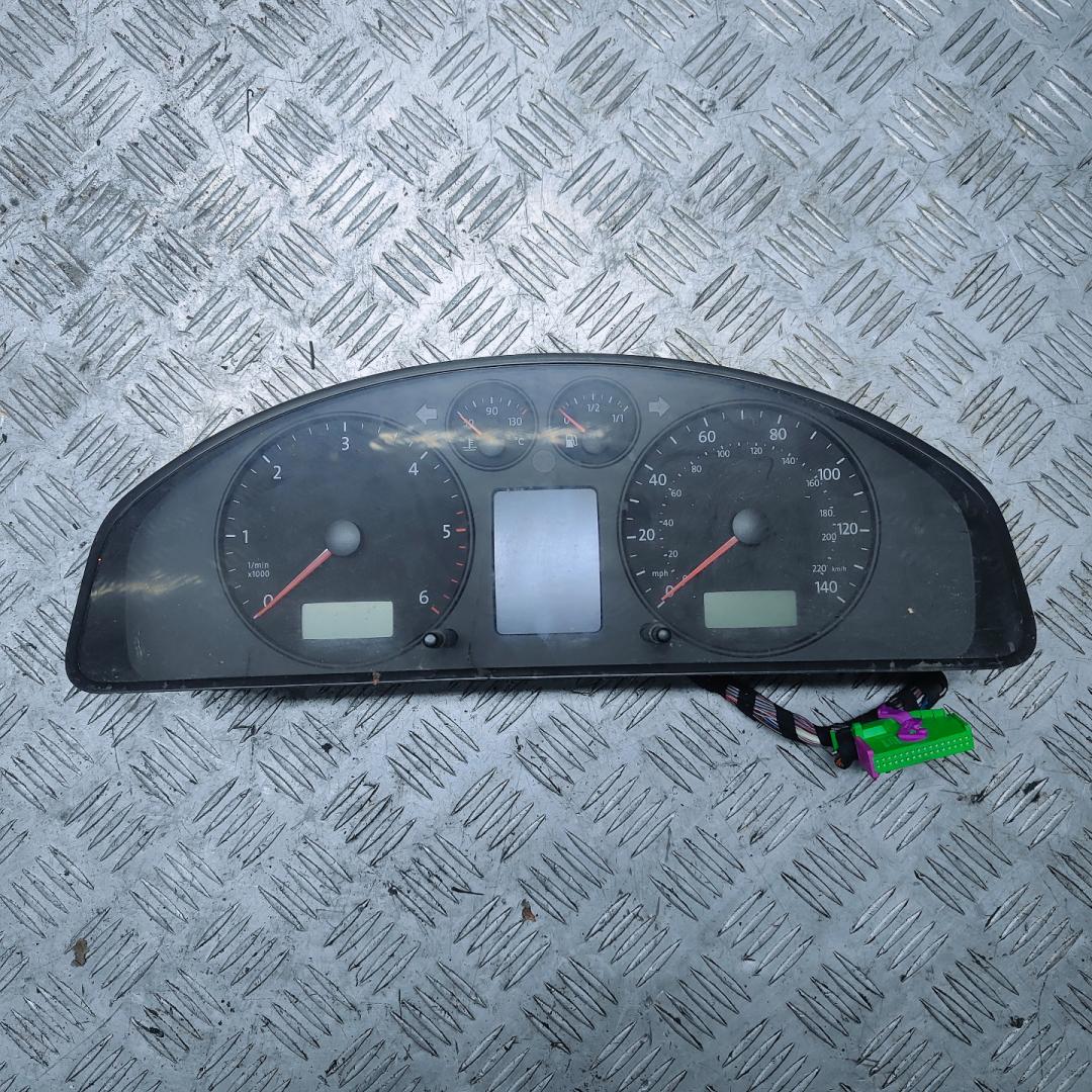 щиток приборов (приборная панель) Volkswagen Transporter T5 2006, 2.5 л., TDi, AXD, дизель, робот, серебристый, микроавтобус, передний привод, правый руль, 88311346 - фото №1