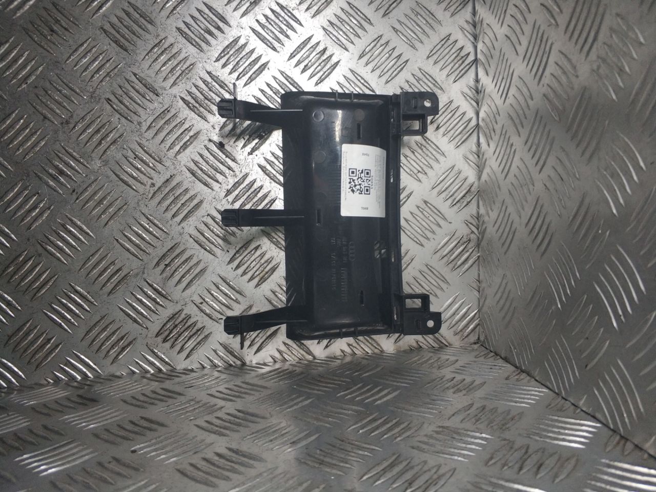 пепельница Audi Q7 4L 2006, 3.0 л., TDi, BUG, дизель, АКПП, бежево-серый, внедорожник 5 дв., полный привод, правый руль, 4L0863301 - фото №1