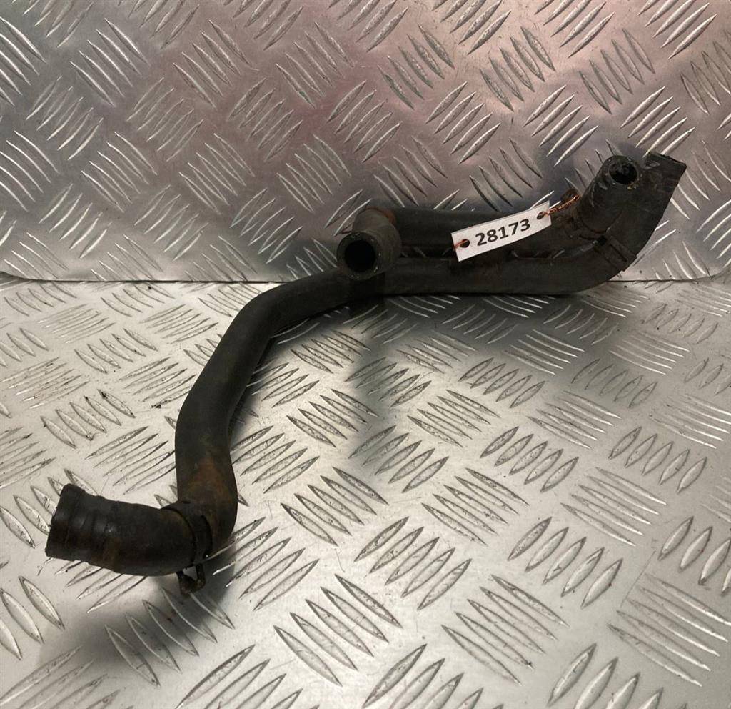 патрубок (трубопровод, шланг) Volkswagen Golf 4 поколение 2000, 1.9 л., TD, дизель, 1J0121086AQ - фото №1