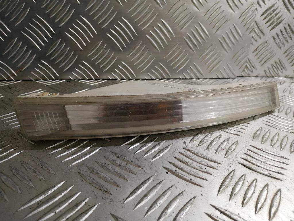 поворотник левый Volkswagen Passat B6 2008, 3C0953042L - фото №1