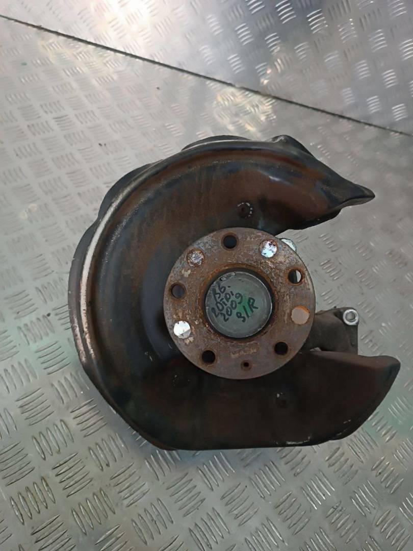 кулак задний правый Volkswagen Passat B6 2009, 2.0 л., TDi, дизель, 3C0505436F - фото №1