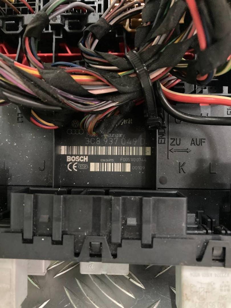 Блок управления BCM (Body Control Module) Volkswagen Passat B6 2010, 3C8937049D - фото №1