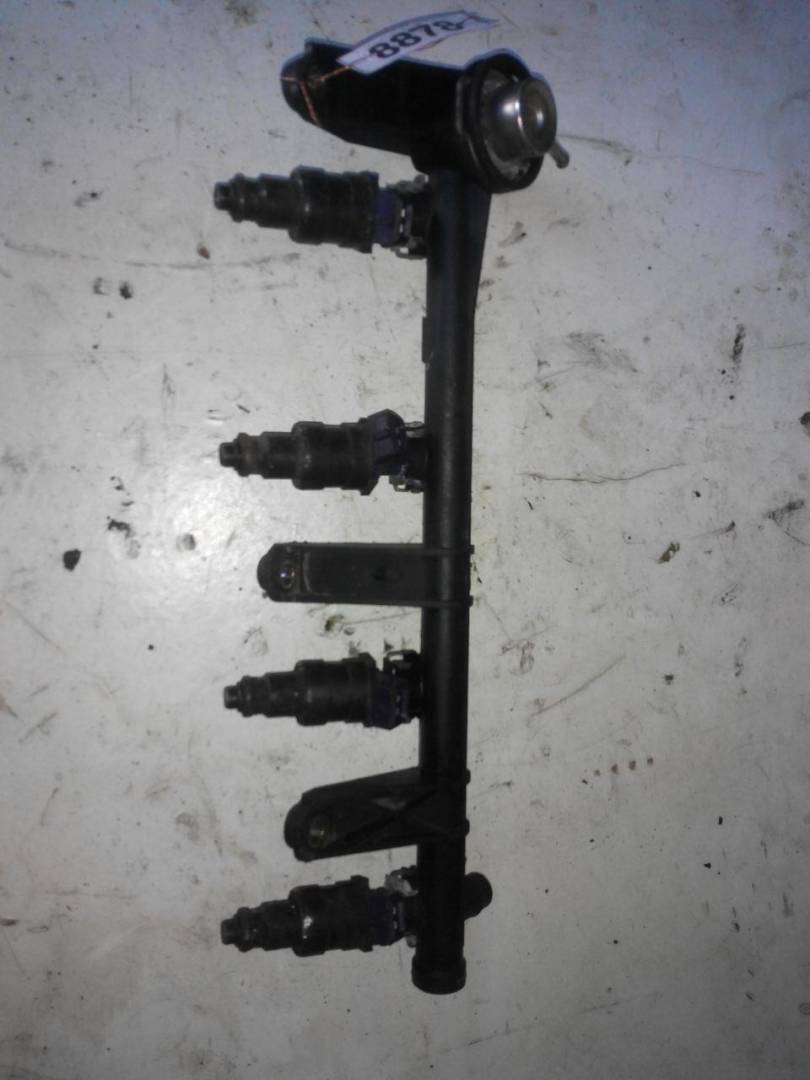 топливная рампа Renault Megane 1 поколение 1997, 1.6 л., i, бензин, МКПП - фото №1