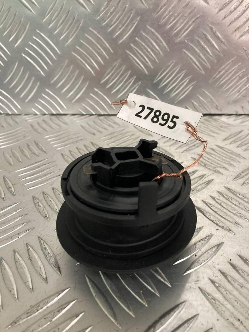 маслозаливная горловина Volkswagen 2001, 1.9 л., TDi, дизель, 038115301B - фото №1