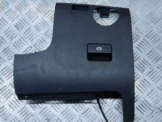 кнопка ручного тормоза (ручника) Volkswagen Touareg 1 поколение [рестайлинг] 2007, 2.5 л., TDi, BPE, дизель, АКПП, чёрный, внедорожник 5 дв., полный привод, правый руль, 7L6858903AT, 7L6711814A