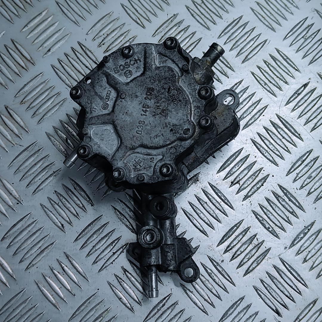 насос вакуумный Volkswagen Golf 4 поколение 2003, 1.9 л., TDi, ATD, дизель, МКПП, 038145209C - фото №1