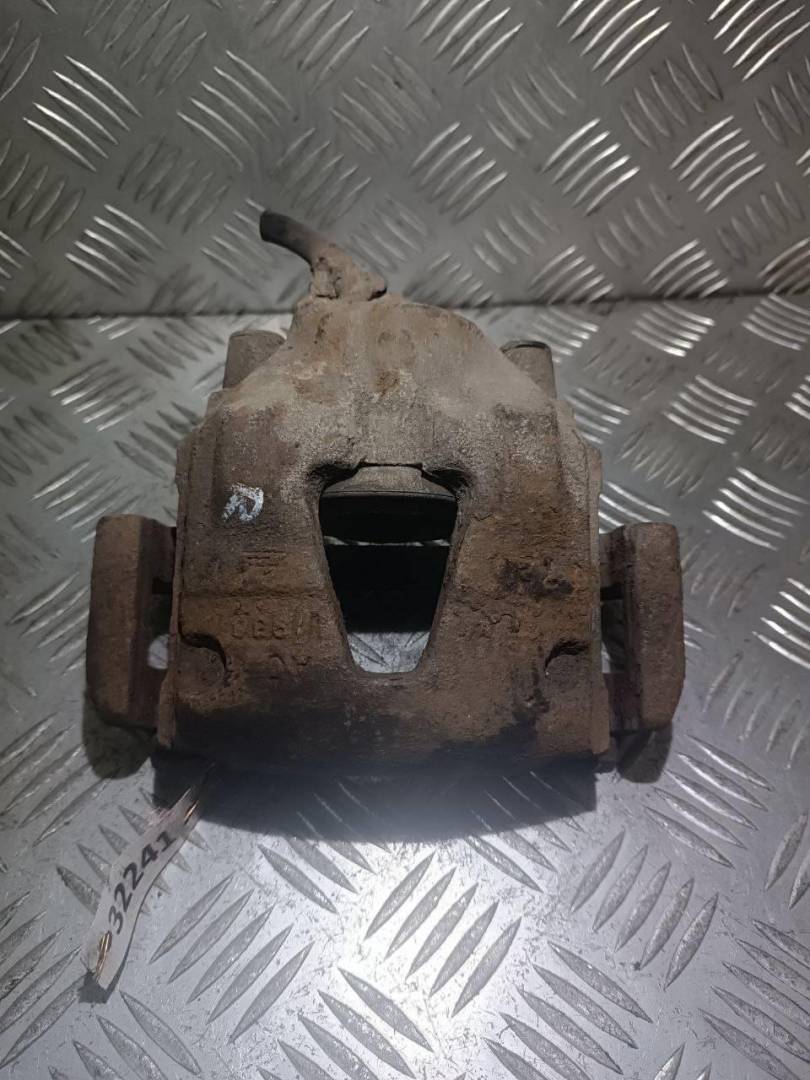 суппорт передний правый Kia Clarus 1 поколение 1997, 1.8 л., i, бензин - фото №1