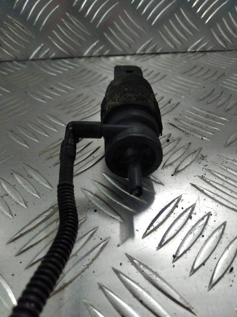 насос (моторчик) омывателя стекла Volkswagen Passat B6 2009, седан - фото №1