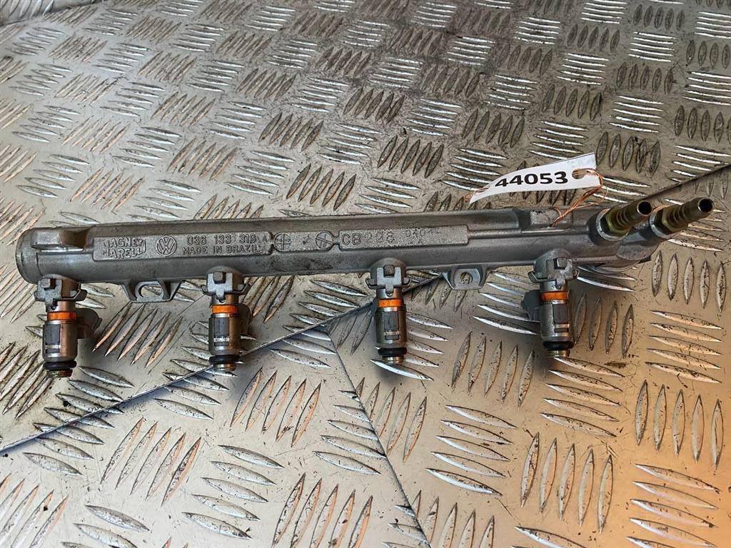 топливная рампа Volkswagen Golf 4 поколение 2001, 1.4 л., i, бензин, МКПП, 36133319 - фото №1