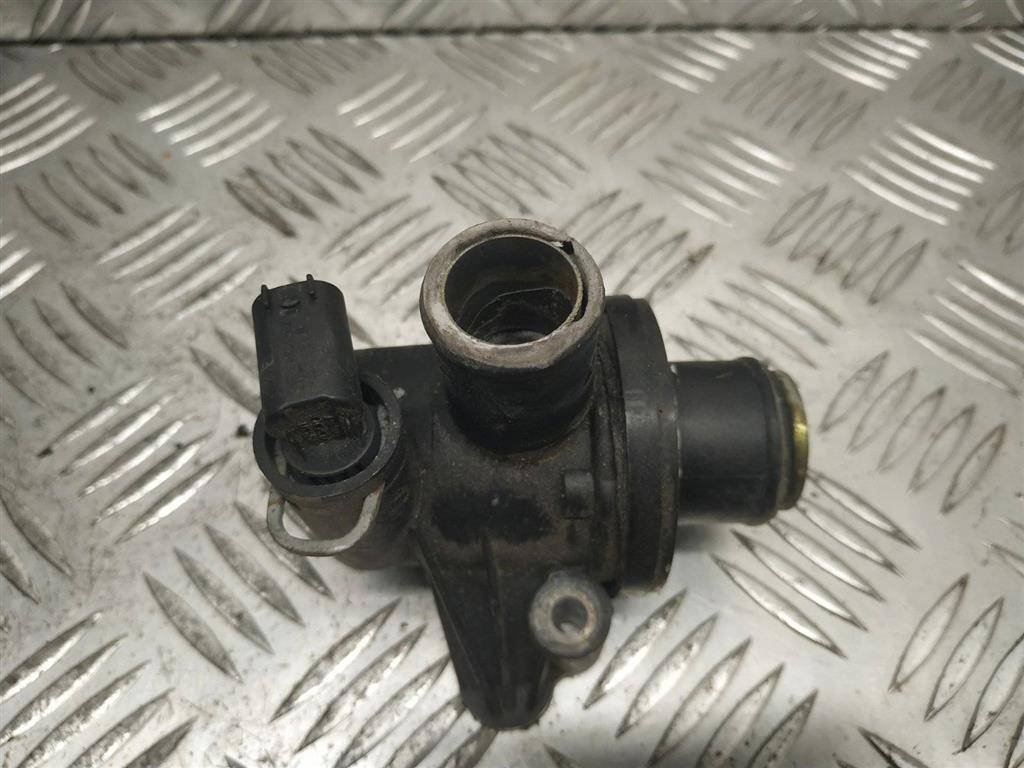 корпус термостата Mercedes-Benz A-Класс W168 2000, 1.6 л., i, бензин, A1662030175 - фото №1