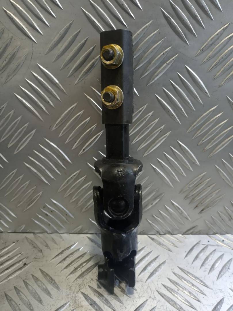 рулевой карданчик Volkswagen Golf 3 поколение 1996 - фото №1