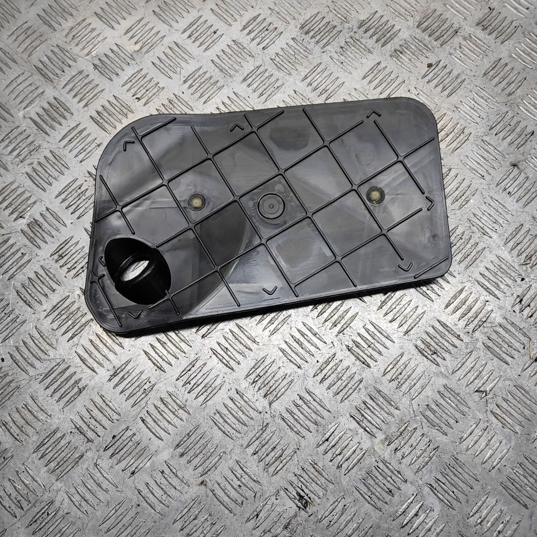 заглушка Audi Q7 4L 2006, 3.0 л., TDi, BUG, дизель, АКПП, бежево-серый, внедорожник 5 дв., полный привод, правый руль, 4L0837915 - фото №1