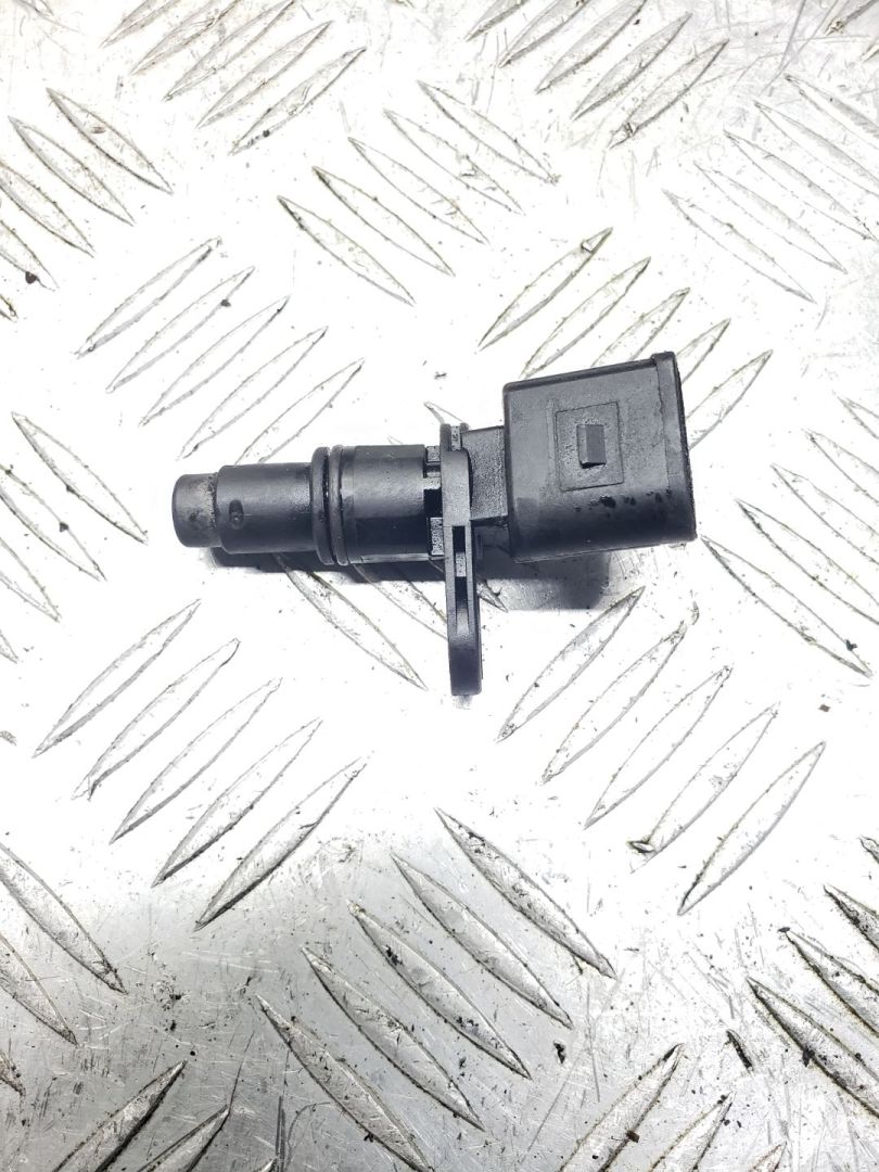 датчик распредвала Volkswagen Touareg 1 поколение 2006, 2.5 л., TDi, BAC, дизель, АКПП, полный привод, 070907601A - фото №1