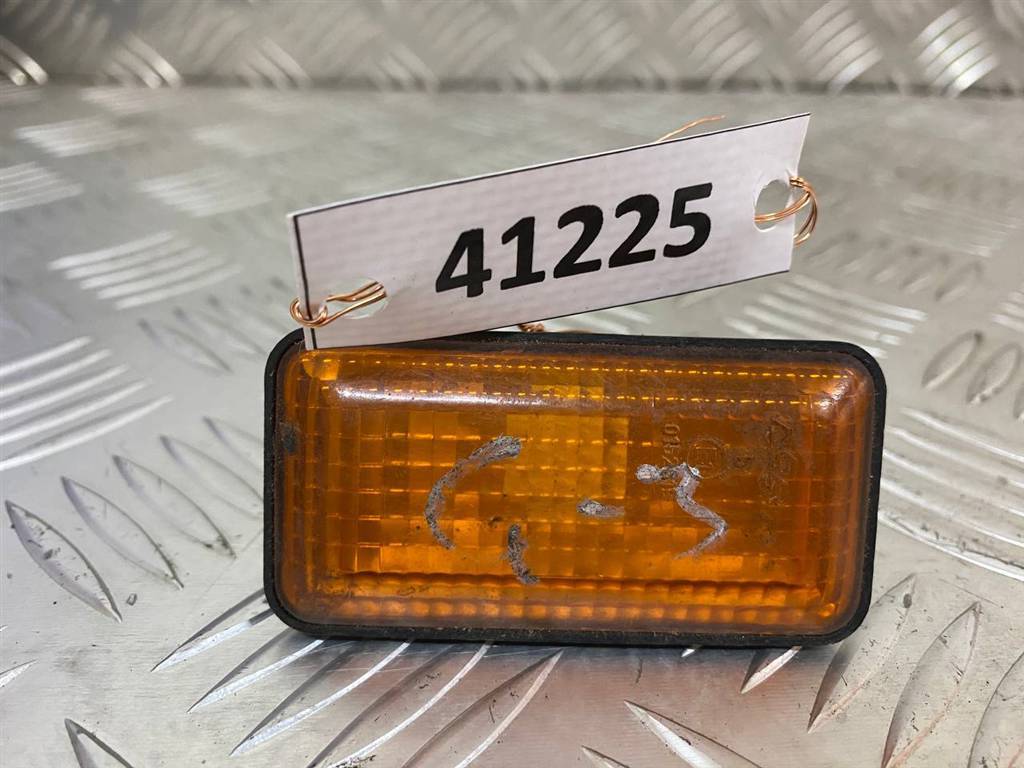 повторитель поворота на крыле Volkswagen Golf 3 поколение 1999, 1H0949117A - фото №1