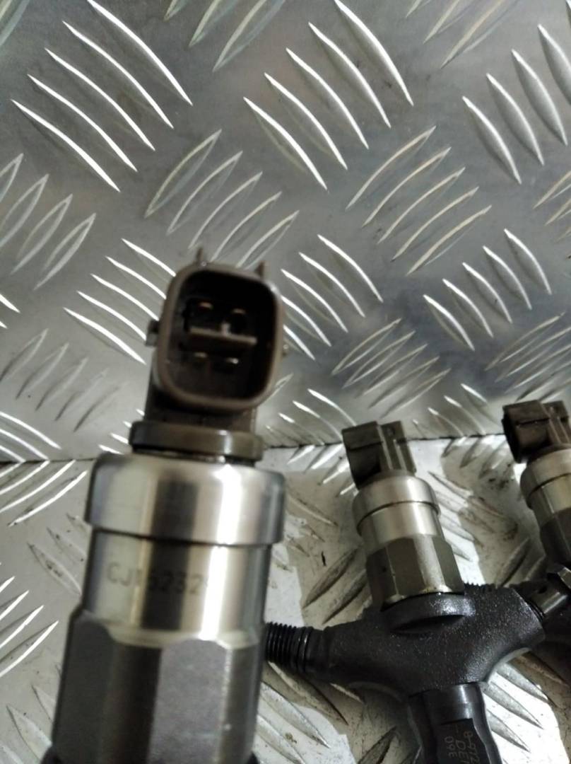 форсунка Renault Espace 4 поколение 2004, 3.0 л., DCi, дизель, 8-97239161-7, 03J00239, CJ152329 - фото №1