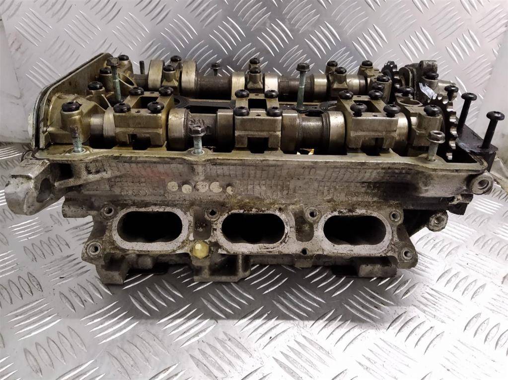 головка блока цилиндров Audi A4 B5 1999, 2.4 л., i, бензин, 078103373AH - фото №1