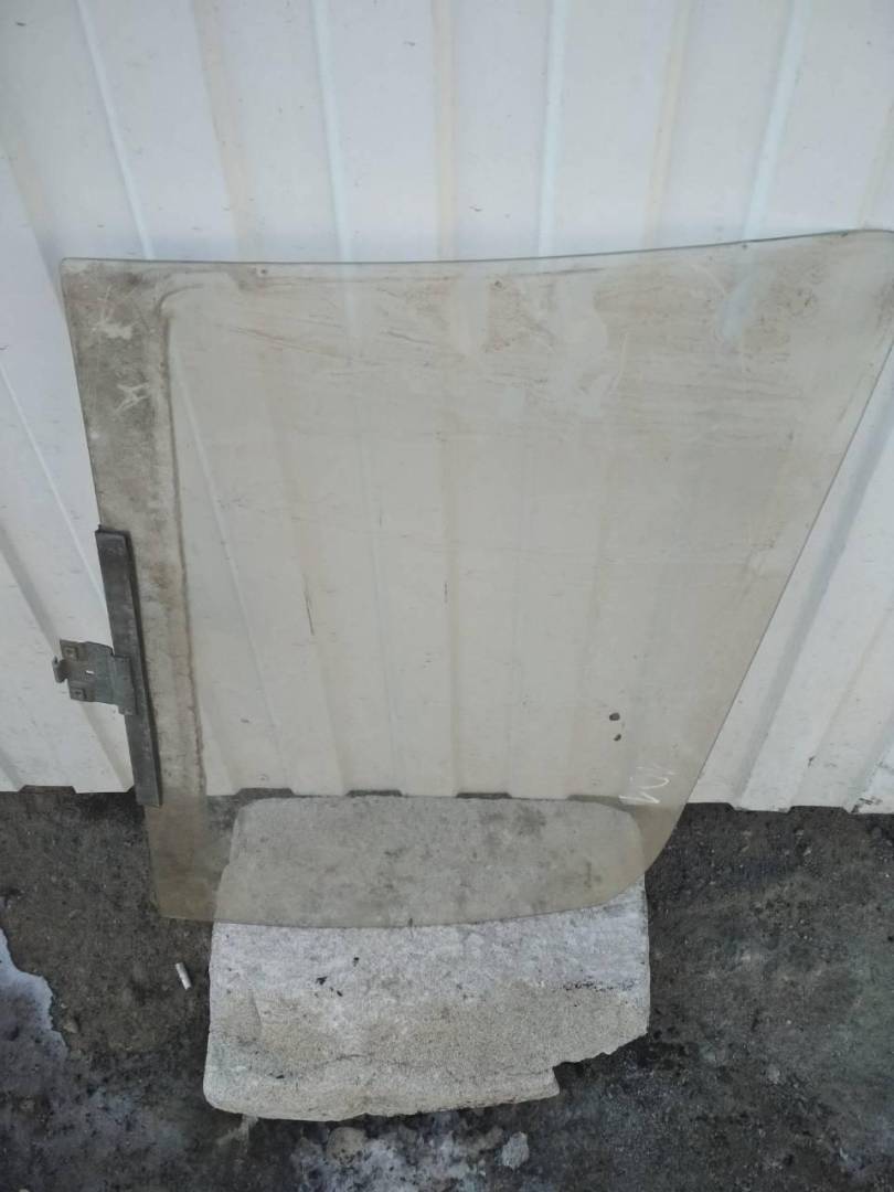 стекло двери передней правой Volkswagen Golf 2 поколение 1990, бензин, МКПП, купе - фото №1