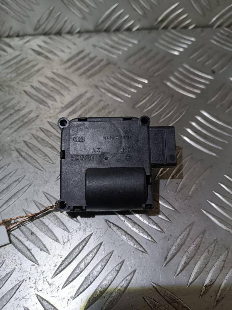 моторчик заслонки печки Audi A8 D3/4E 2004, 4.2 л., i, бензин, АКПП, 4E0820511 - фото №1