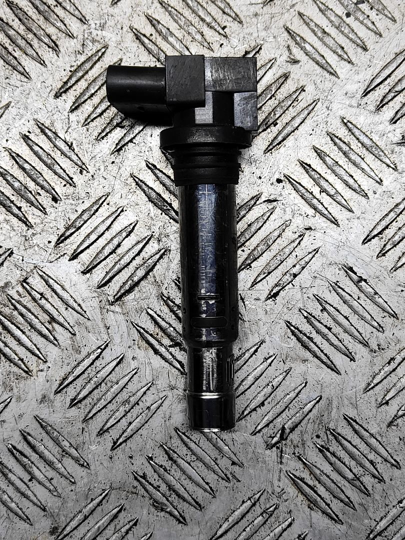 катушка зажигания Volkswagen Polo 4 поколение 2002, 1.4 л., i, AHW, бензин, МКПП, 036905715F - фото №1