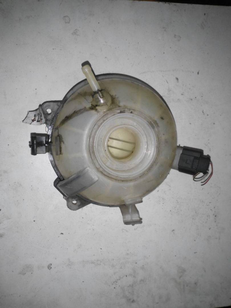 бачок расширительный Volkswagen Caddy 3 поколение 2005, 1.9 л., TDi, дизель, МКПП, 1K0121407A - фото №1