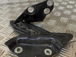 петля капота левая Volkswagen Touareg 1 поколение [рестайлинг] 2008, 3.0 л., TDi, BKS, дизель, АКПП, чёрный, внедорожник 5 дв., полный привод, правый руль, 7L6823301A