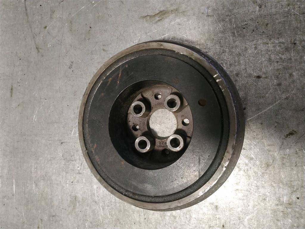 шкив коленвала Volkswagen Golf 4 поколение 2001, 1.9 л., TDi, дизель, 38105243 - фото №1