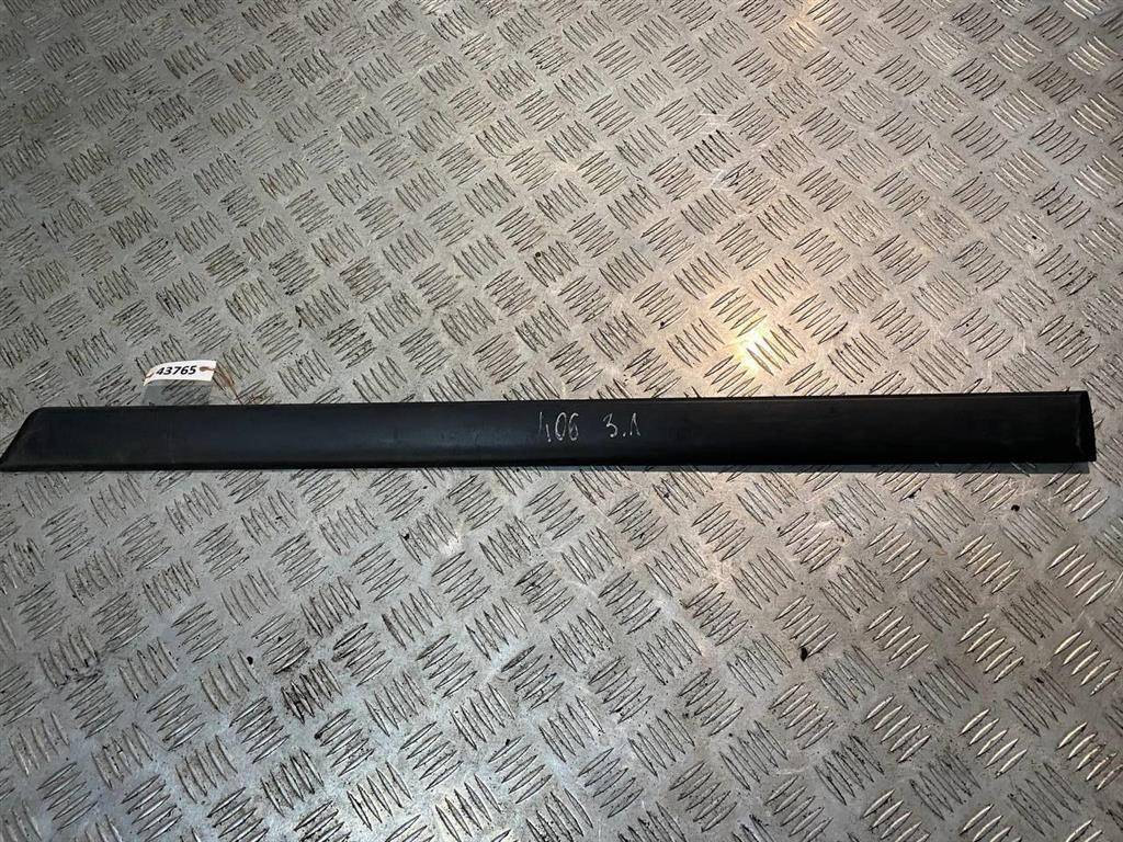 молдинг двери задней левой Peugeot 406 1 поколение 1995, 96164539 - фото №1