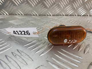 повторитель поворота на крыле Renault Clio 2 поколение 1999, 7700822136