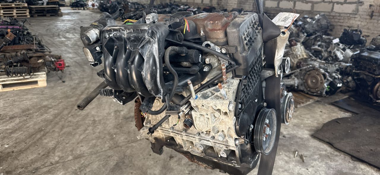 двигатель Peugeot 206 1 поколение 2001, 1.4 л., KFW (TU3A), бензин, МКПП, передний привод, KFW - фото №1