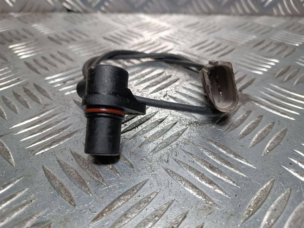 датчик коленвала Volkswagen Golf 4 поколение 1999, 1.6 л., i, бензин, МКПП, 261210148 - фото №1