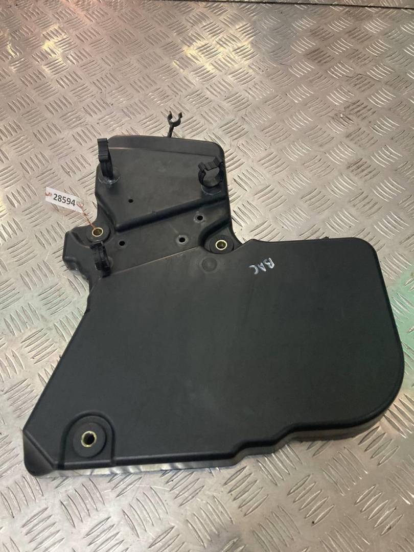 защита (кожух) ремня ГРМ Volkswagen Touareg 1 поколение 2003, 2.5 л., TDi, дизель, 070103905A - фото №1