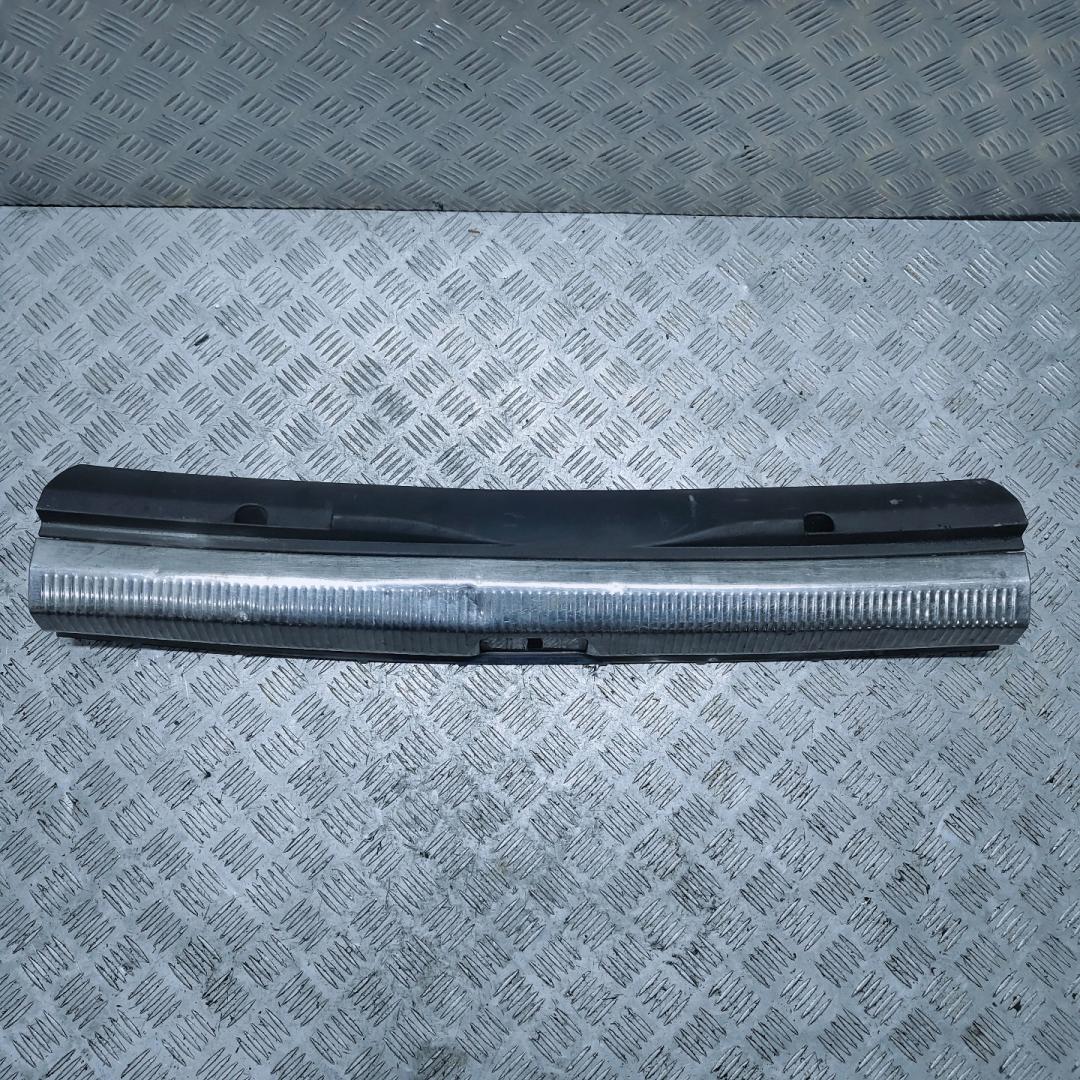 панель замка багажника Volkswagen Passat B6 2007, 2.0 л., TDi, дизель, 6МКПП, серебристый, универсал, передний привод, правый руль, 3C9863459B - фото №1