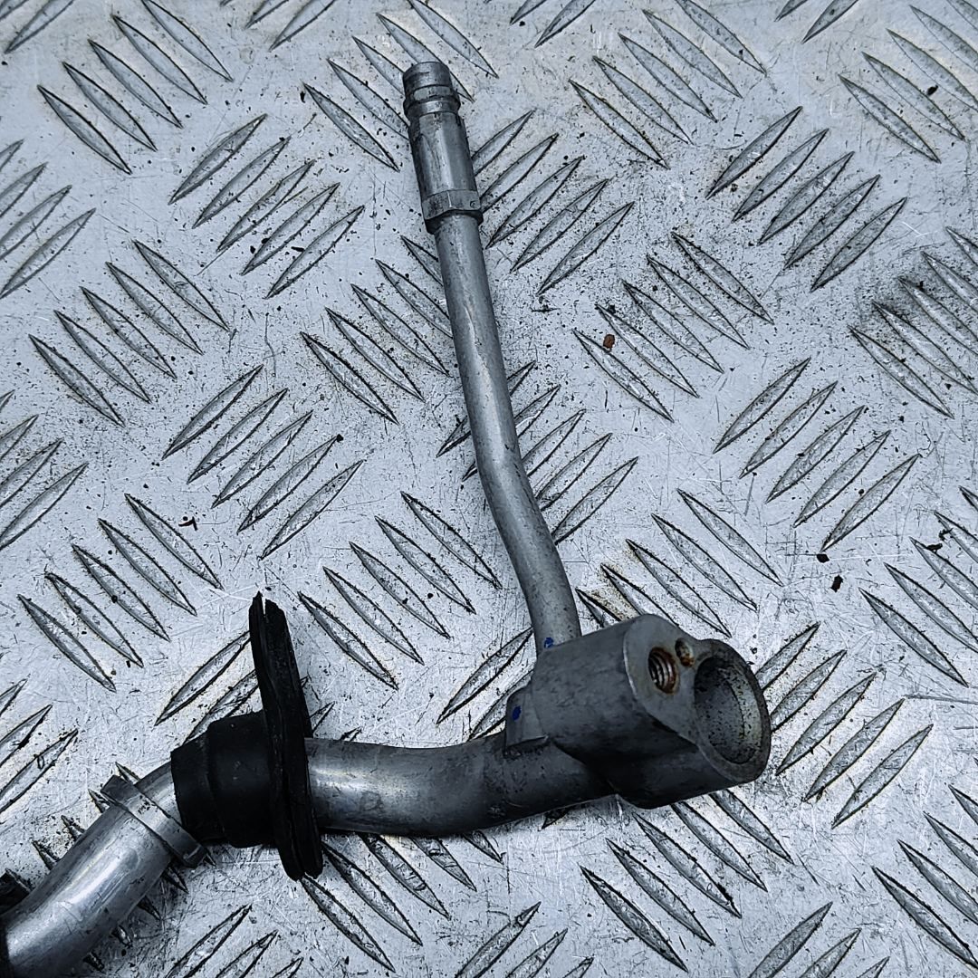 трубка кондиционера Audi Q7 4L 2006, 3.0 л., TDi, BUG, дизель, АКПП, бежево-серый, внедорожник 5 дв., полный привод, правый руль, 7L6820743F - фото №1