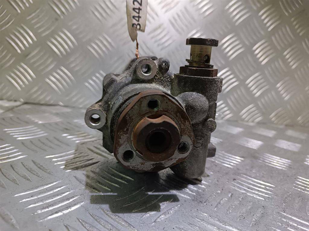 насос гидроусилителя руля Volkswagen Golf 4 поколение 1999, 1.6 л., i, бензин, 38145157 - фото №1