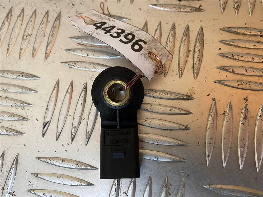 датчик детонации Skoda Praktik 1 поколение 2010, 1.2 л., TDi, CFWA, дизель, МКПП, 261231146 - фото №1