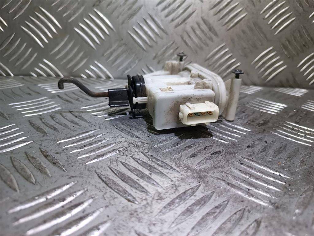 активатор (привод) замка двери Volkswagen Passat B3 1991, 357862153B - фото №1