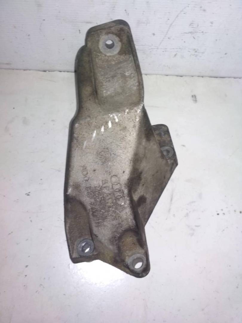 кронштейн двигателя Audi A4 B5 1998, 1.8 л., i, бензин, 8D0199307H - фото №1