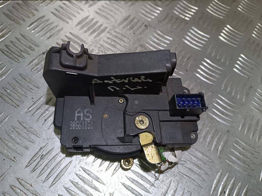 замок двери передней левой Opel Zafira 1 поколение (A) 1999, 90561151 - фото №1