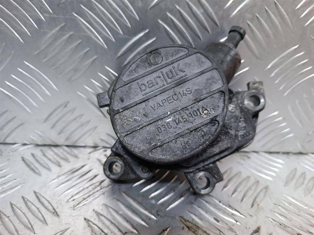 насос вакуумный Volkswagen Golf 4 поколение 2000, 1.9 л., TDi, дизель, 038145101A - фото №1